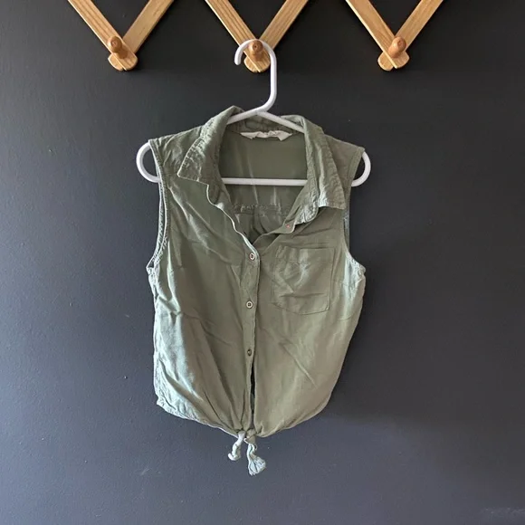 Tank top bundle - Picture 2 of 15